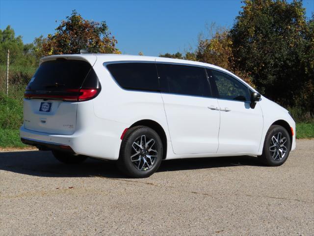2027 Chrysler Pacifica Limited AWD