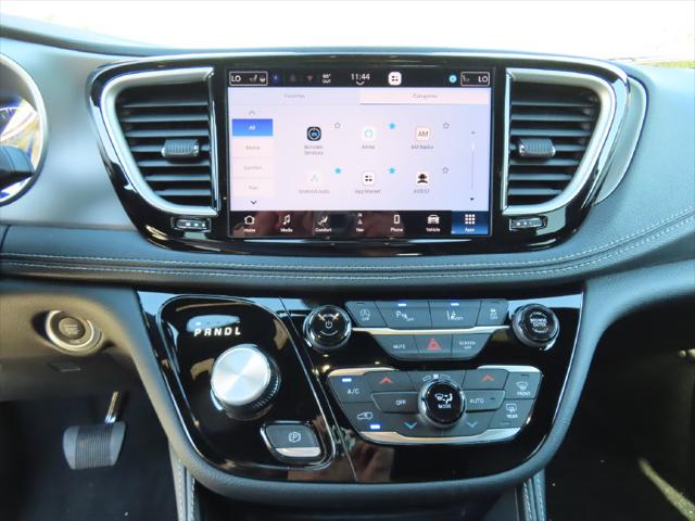 2027 Chrysler Pacifica Limited AWD
