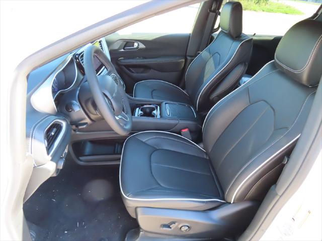 2027 Chrysler Pacifica Limited AWD