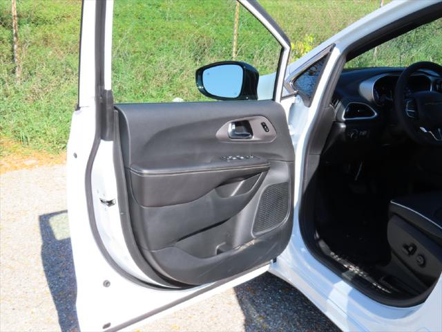 2027 Chrysler Pacifica Limited AWD