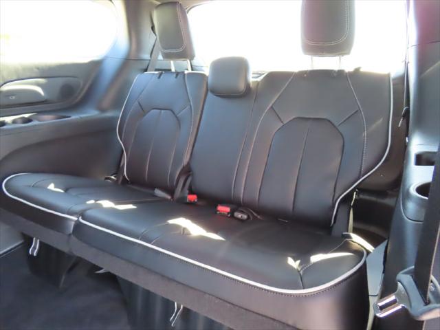 2027 Chrysler Pacifica Limited AWD