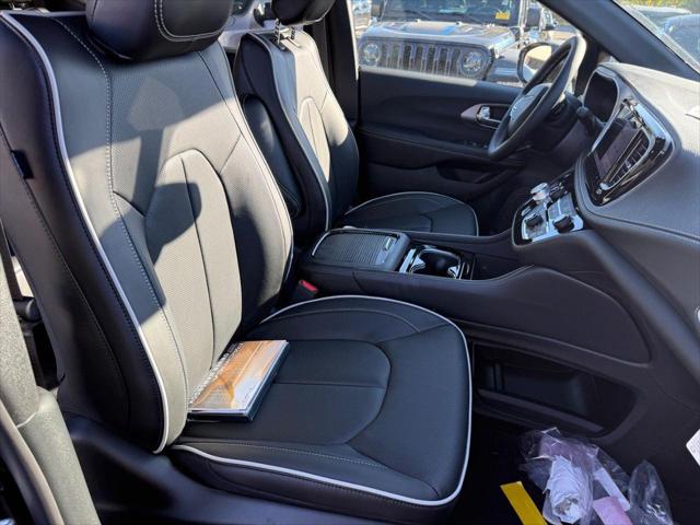 2027 Chrysler Pacifica Limited AWD