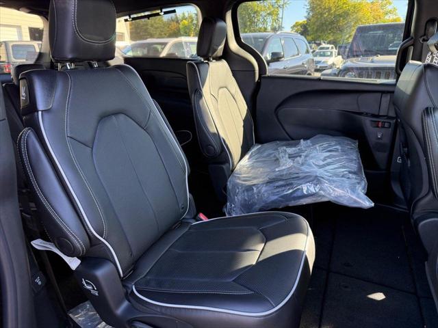 2027 Chrysler Pacifica Limited AWD