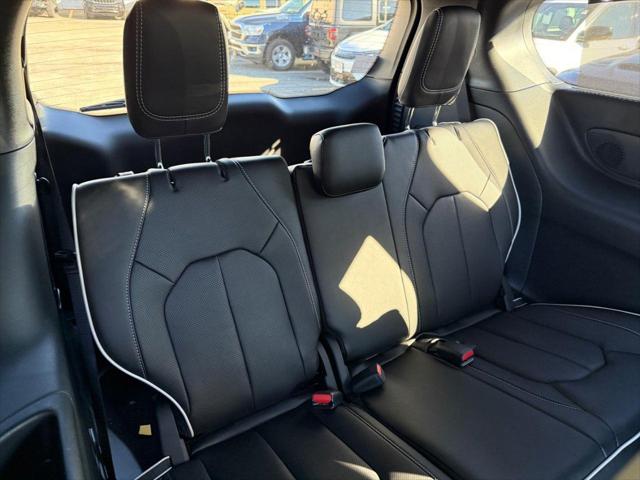 2027 Chrysler Pacifica Limited AWD