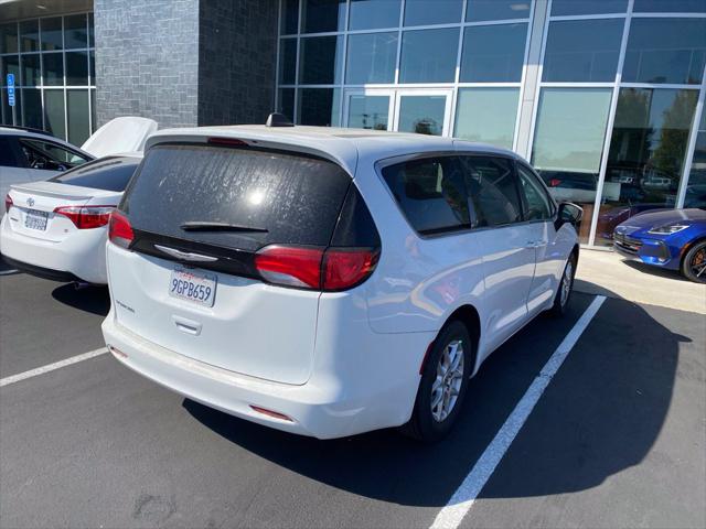 2023 Chrysler Voyager LX