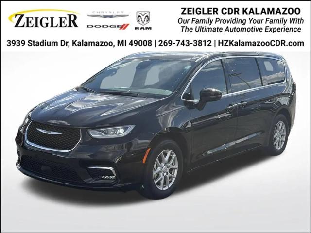 2025 Chrysler Pacifica Select for sale in Kalamazoo, MI
