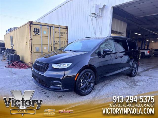2025 Chrysler Pacifica Limited for sale in Paola, KS