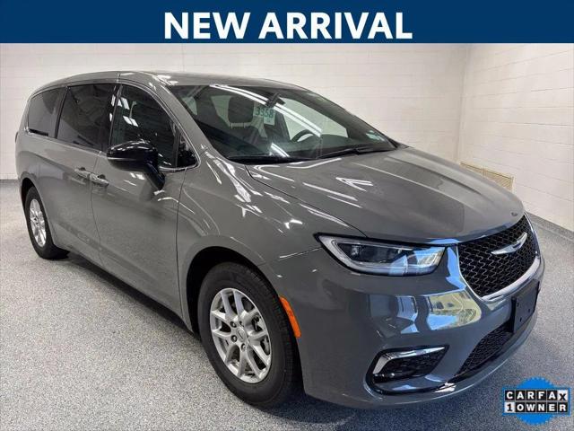 2025 Chrysler Pacifica Select for sale in Chilton, WI