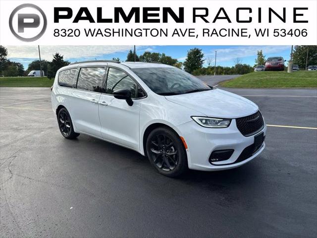 2025 Chrysler Pacifica Limited for sale in Racine, WI