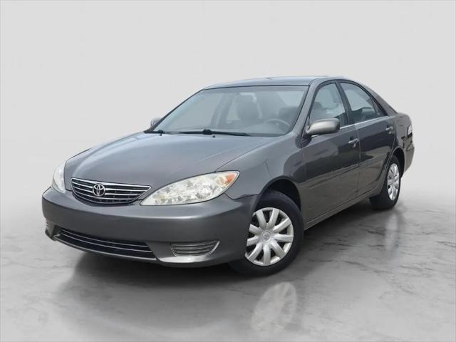 2005 Toyota Camry LE for sale in Waterford, MI
