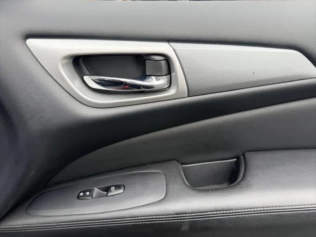 2017 Nissan Pathfinder SL