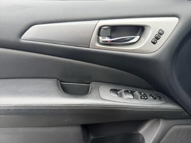 2017 Nissan Pathfinder SL
