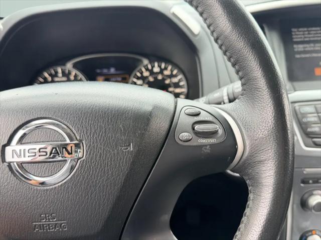 2017 Nissan Pathfinder SL