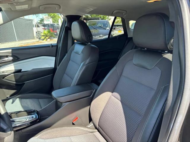 2025 Chevrolet Trax FWD LT