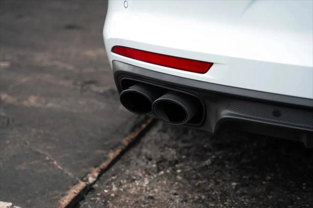 2023 Porsche Panamera 4 Platinum Edition