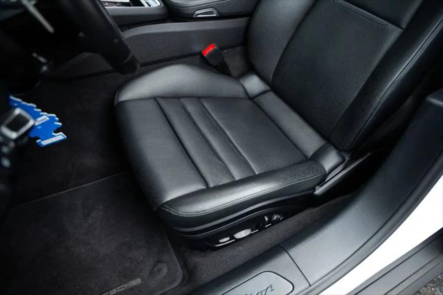 2023 Porsche Panamera 4 Platinum Edition