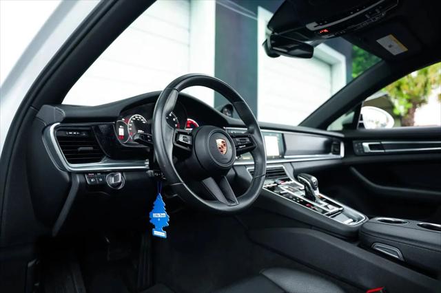 2023 Porsche Panamera 4 Platinum Edition