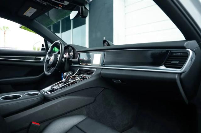 2023 Porsche Panamera 4 Platinum Edition