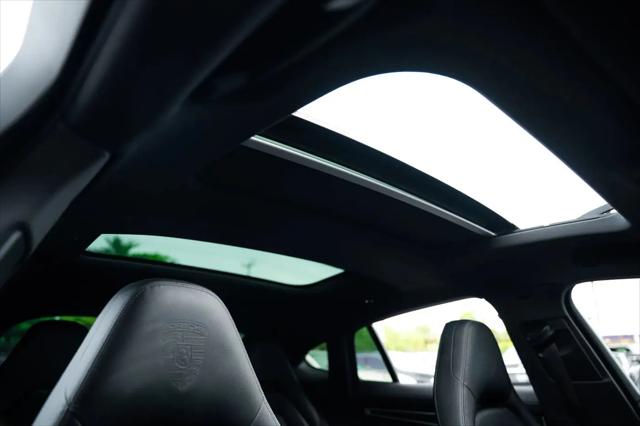 2023 Porsche Panamera 4 Platinum Edition