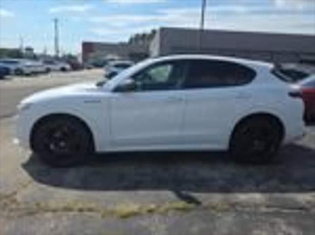 2023 Alfa Romeo Stelvio Estrema AWD 2023 Alfa Romeo Stelvio Estrema AWD