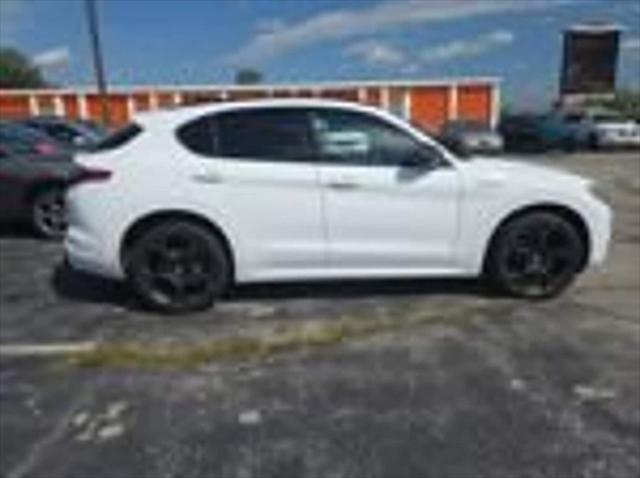 2023 Alfa Romeo Stelvio Estrema AWD 2023 Alfa Romeo Stelvio Estrema AWD