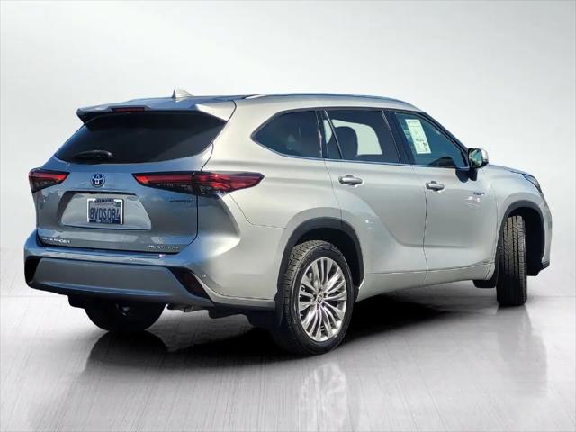 2021 Toyota Highlander Hybrid Platinum