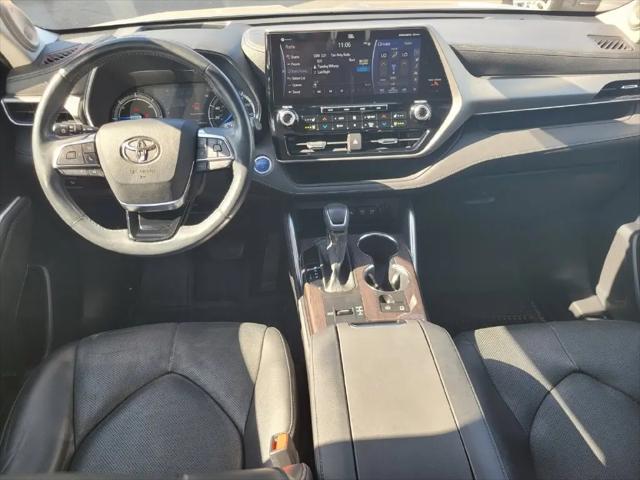 2021 Toyota Highlander Hybrid Platinum