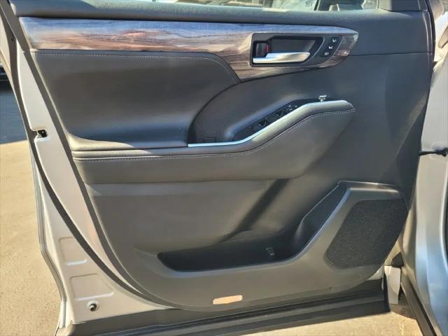 2021 Toyota Highlander Hybrid Platinum