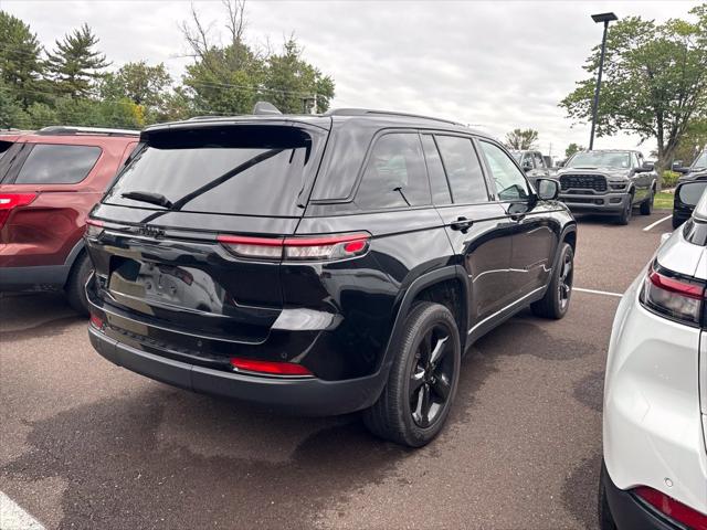 2023 Jeep Grand Cherokee Altitude 4x4 2023 Jeep Grand Cherokee Altitude 4x4