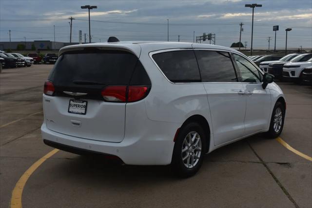2027 Chrysler Pacifica LX