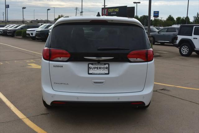 2027 Chrysler Pacifica LX