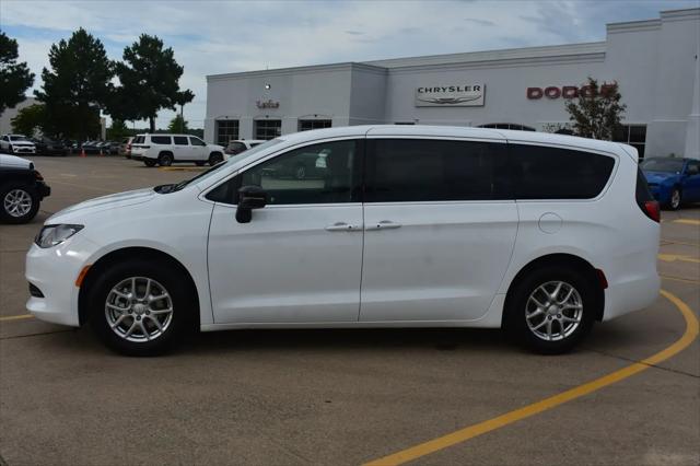 2027 Chrysler Pacifica LX