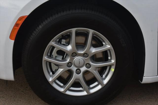 2027 Chrysler Pacifica LX