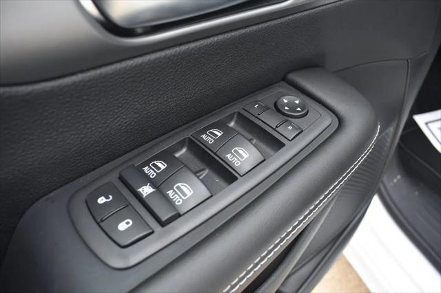 2027 Chrysler Pacifica LX