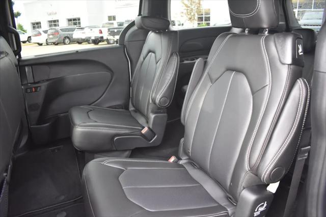 2027 Chrysler Pacifica LX