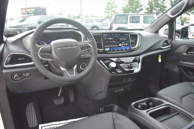 2027 Chrysler Pacifica LX