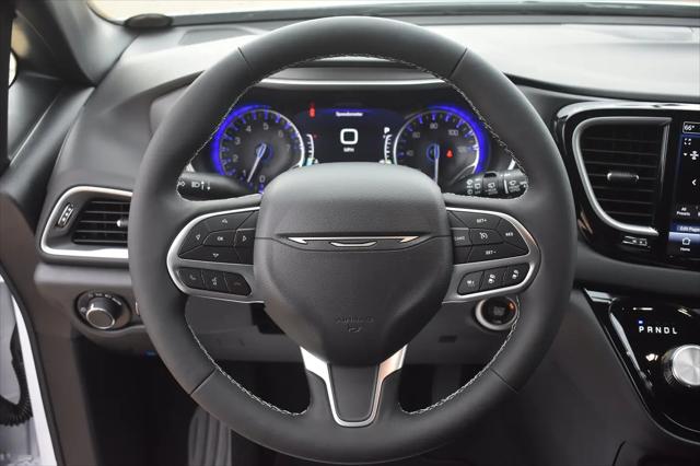 2027 Chrysler Pacifica LX