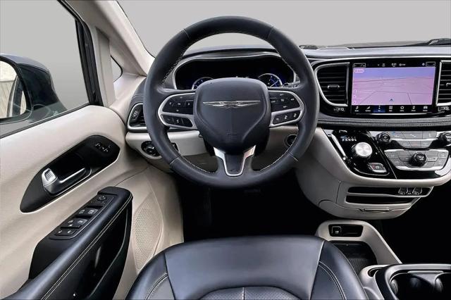 2024 Chrysler Pacifica Hybrid Select