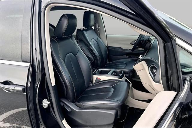 2024 Chrysler Pacifica Hybrid Select