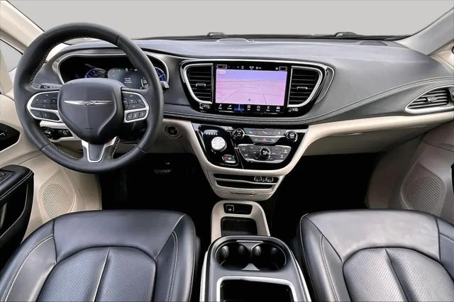 2024 Chrysler Pacifica Hybrid Select