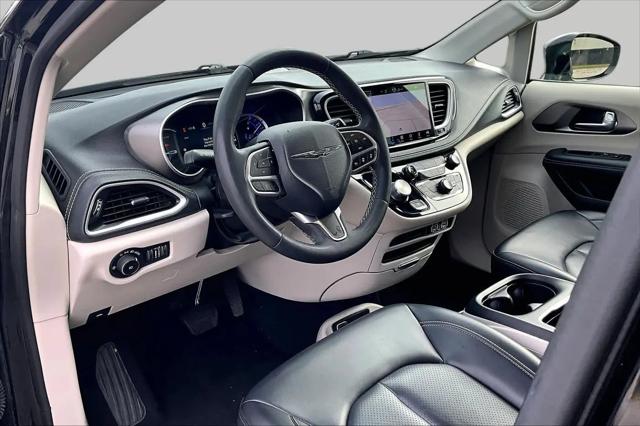 2024 Chrysler Pacifica Hybrid Select