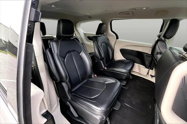 2024 Chrysler Pacifica Hybrid Select