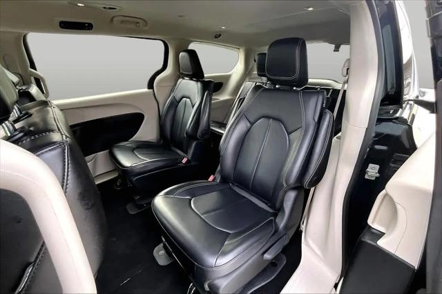 2024 Chrysler Pacifica Hybrid Select