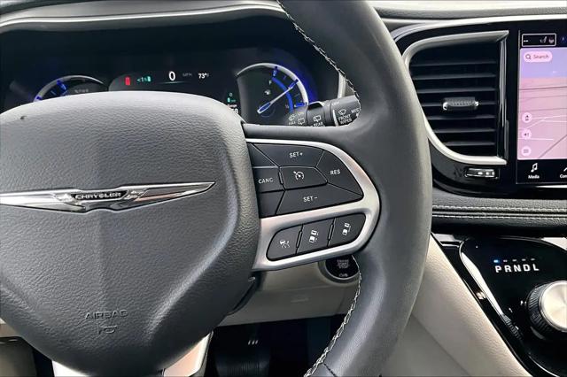 2024 Chrysler Pacifica Hybrid Select