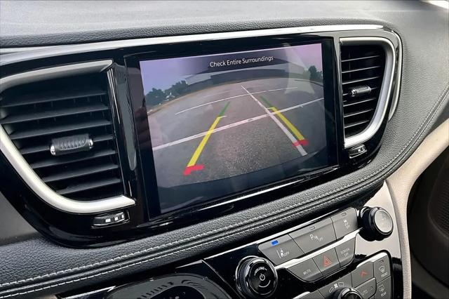 2024 Chrysler Pacifica Hybrid Select