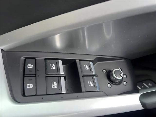 2024 Audi Q3 Premium 45 TFSI S line quattro Tiptronic