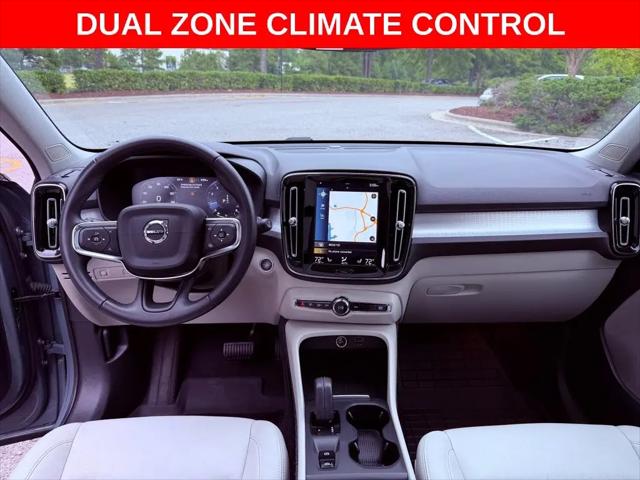 2021 Volvo XC40 T5 Momentum