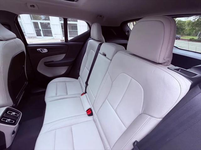 2021 Volvo XC40 T5 Momentum