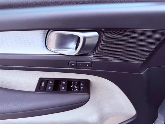 2021 Volvo XC40 T5 Momentum