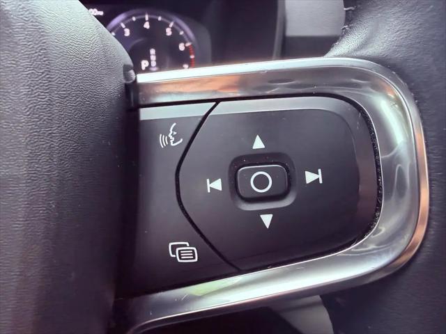 2021 Volvo XC40 T5 Momentum